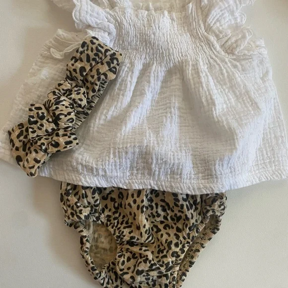 Rachel Zoe White and Leopard Print Diaper Cover Set - Picture 1 of 5